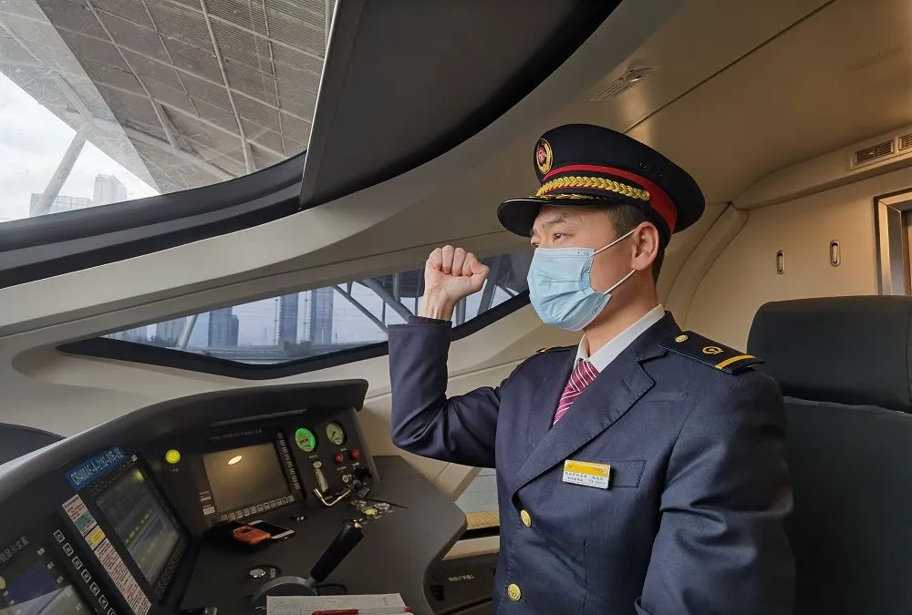 怎么才能成为火车司机,成为火车司机分几步