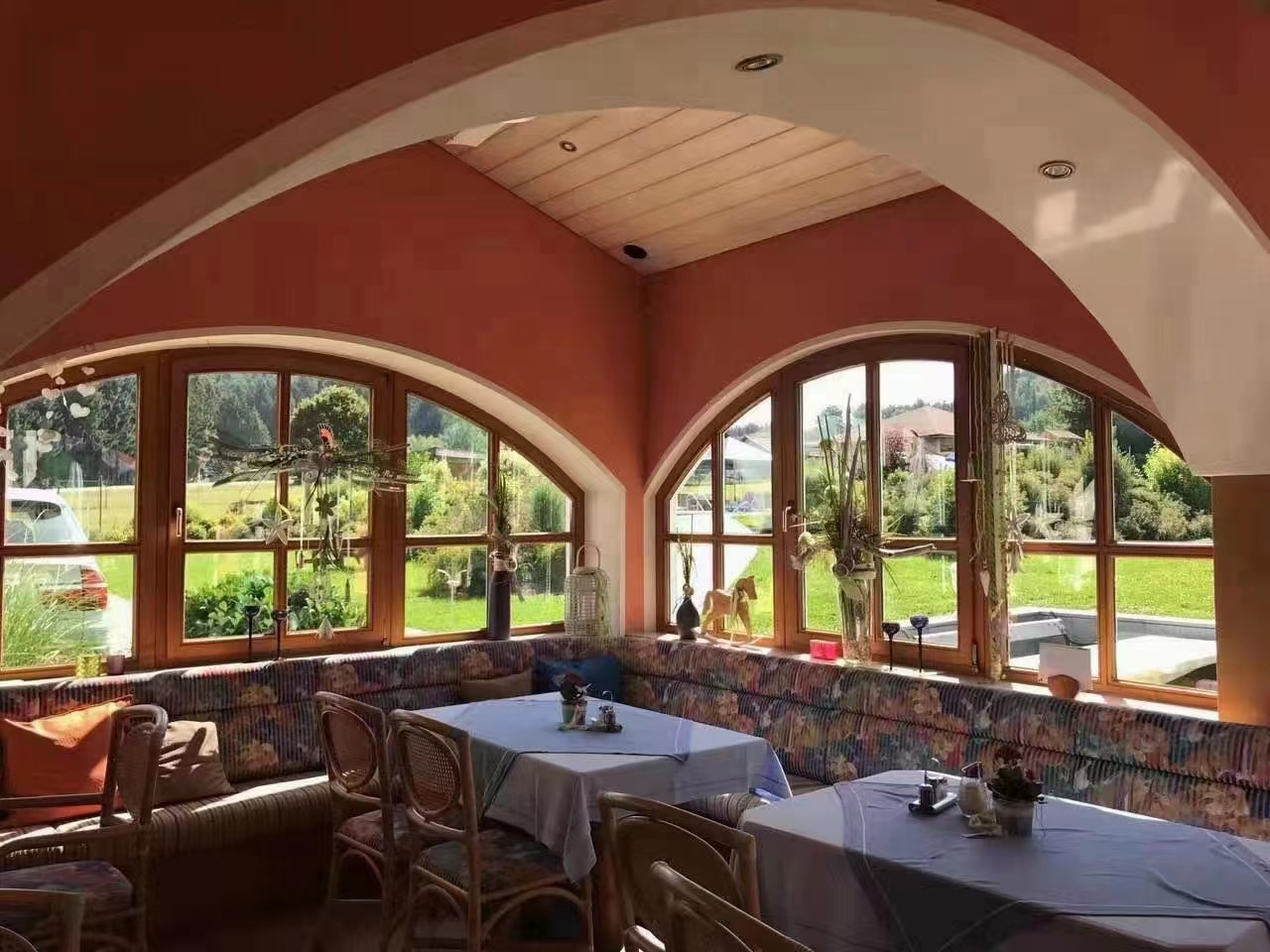 门窗粘的胶怎么处理掉,窗户黏黏的胶怎么去除