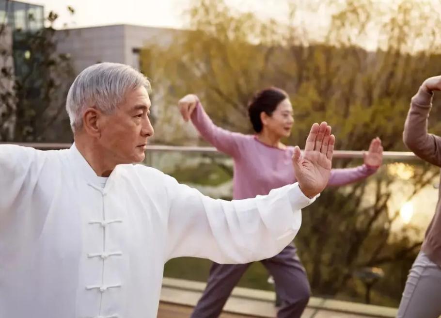 46岁的男人体重标准是正常的,男性55岁左右体重控制在多少合适