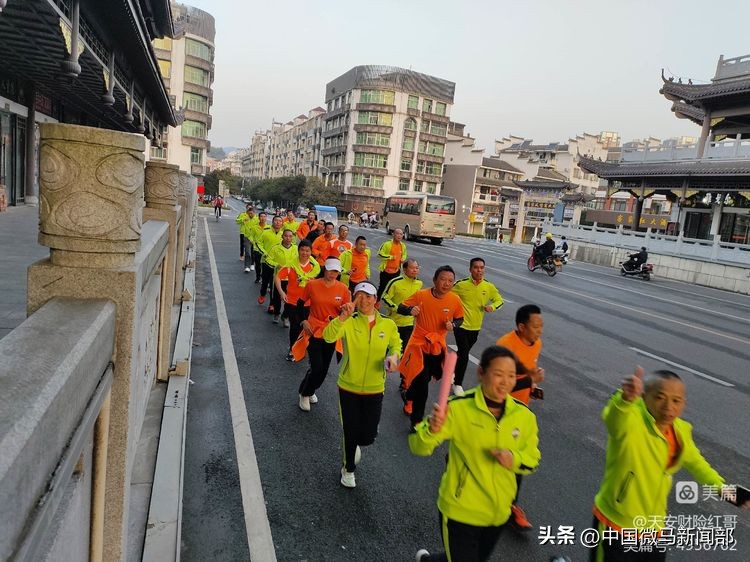 向雷锋同志学习60周年纪念活动,向雷锋同志学习题词视频
