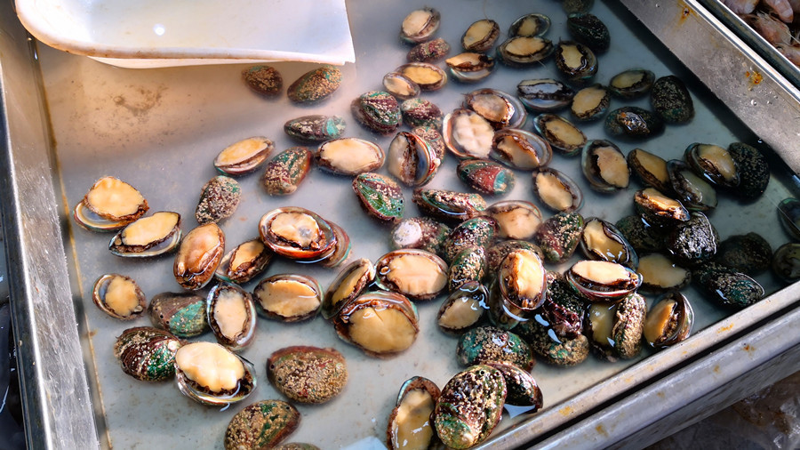 夏天，吃猪肉、牛肉不如吃鲍鱼肉，比鱼肉更鲜美，营养好吃不上火