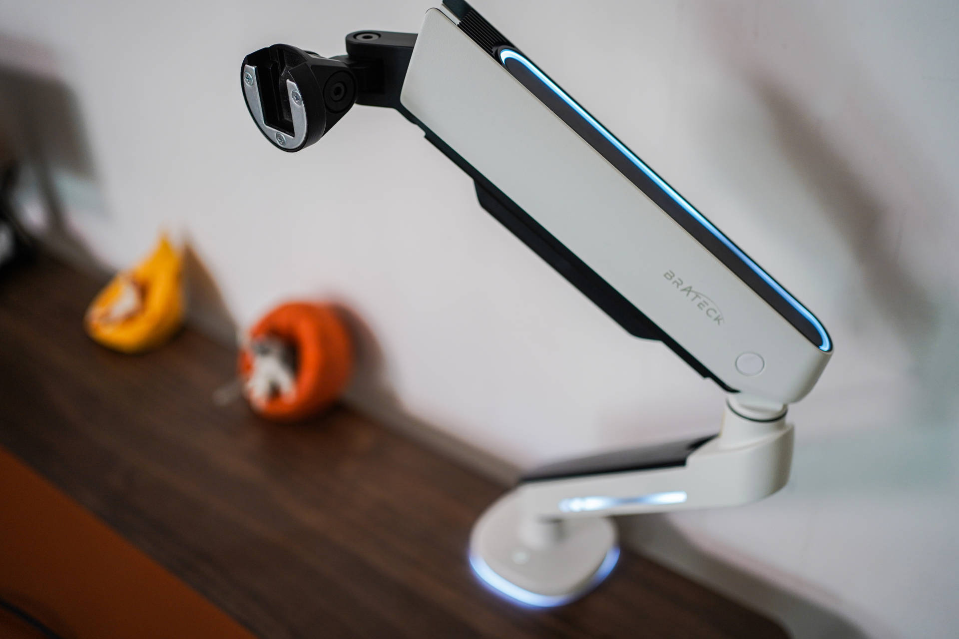 白天生产力晚上爱奇艺，八千字教你打造一键切换主题桌面