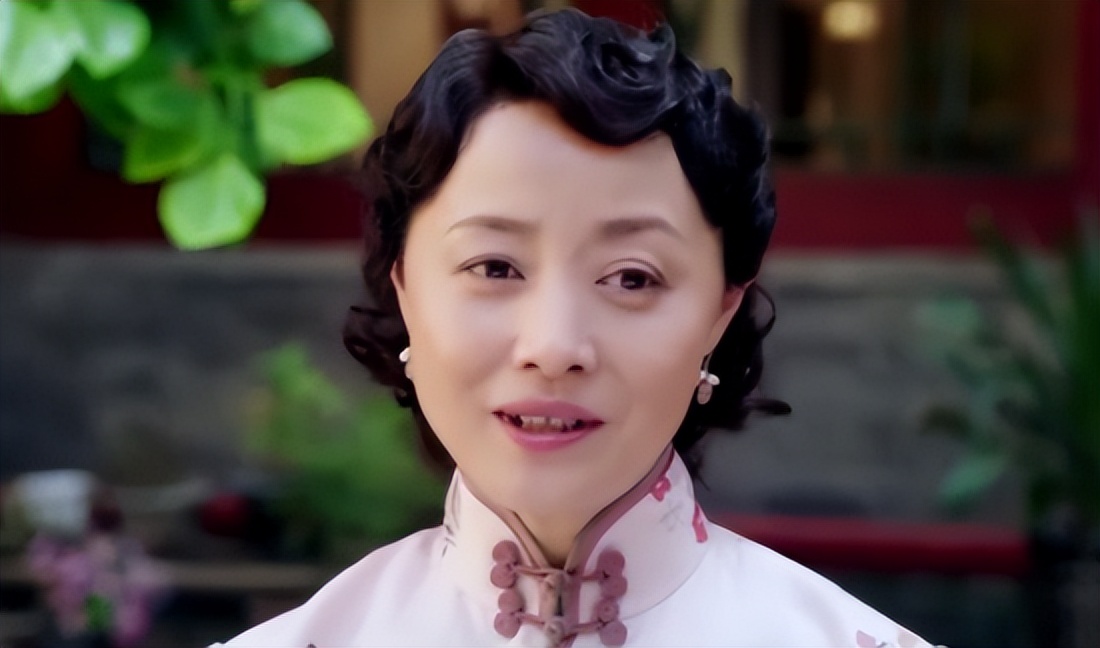 为继子终生不育、为继女隐婚10年，娱乐圈的明星后妈，只服这10位