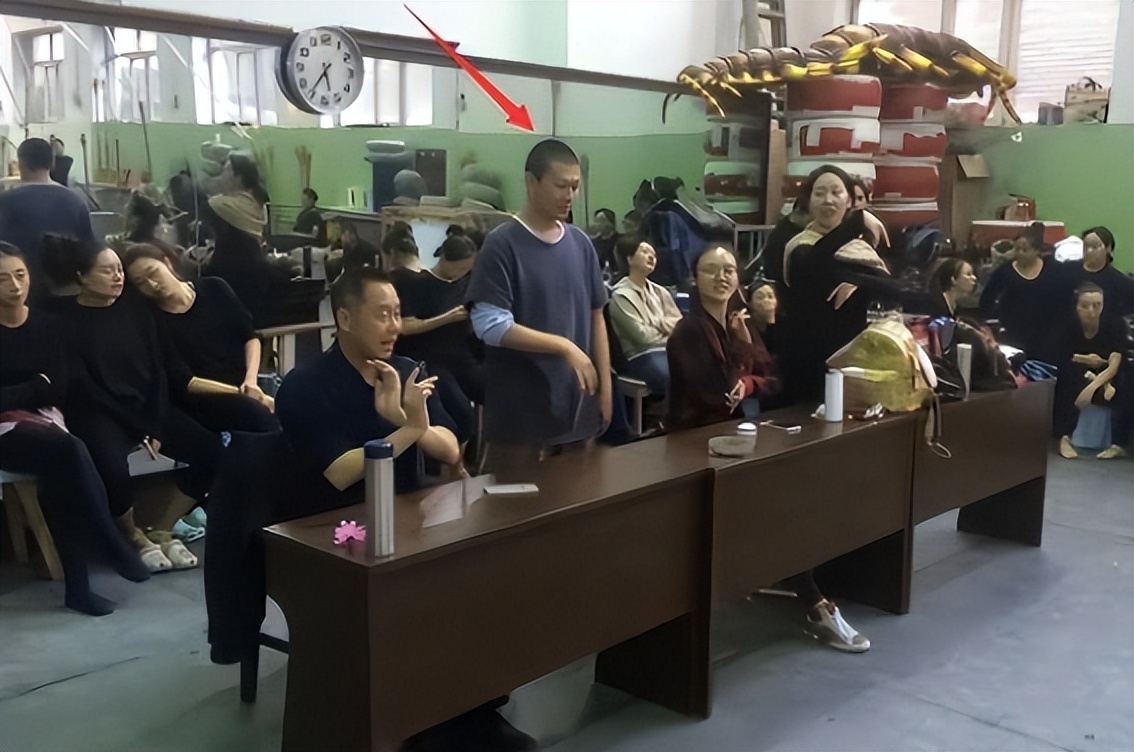 杨丽萍舞伴殒命！从39楼跳下，年仅44岁！舞天堂再度《雀之恋》