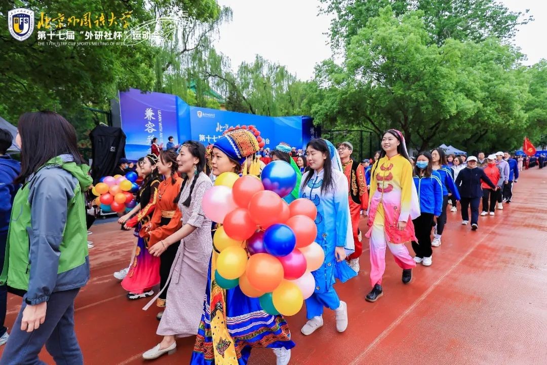 世界冠军在高校表演跳绳,世界冠军助阵表演视频