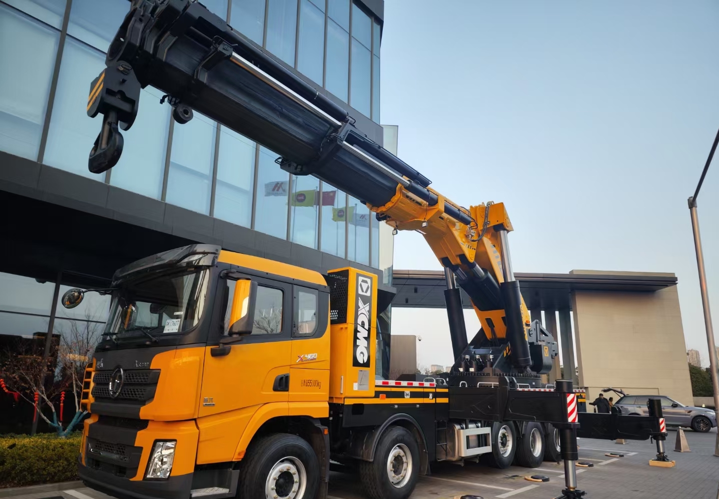 东风五吨随车吊价格是多少,东风随车吊8吨价格及型号