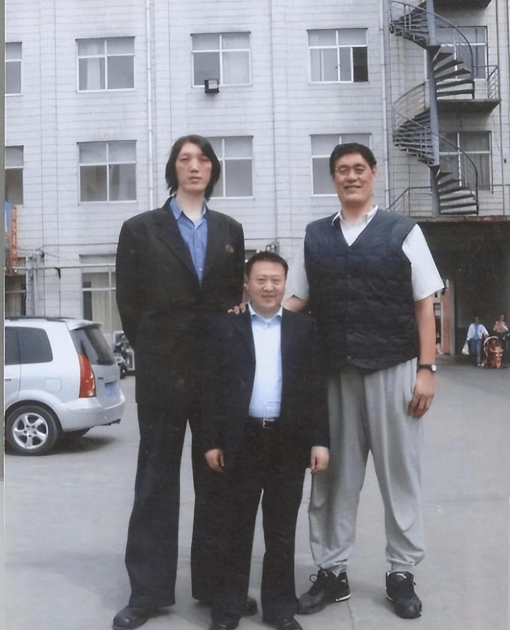 盘点cba历史十大中锋,cba总决赛姚明51分21篮板