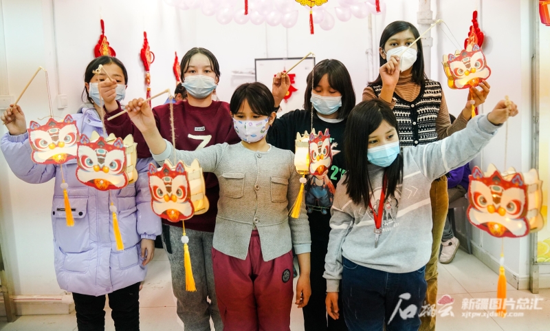 做一个手工小兔兔灯笼教程,做兔子元宵节花灯手工小学生