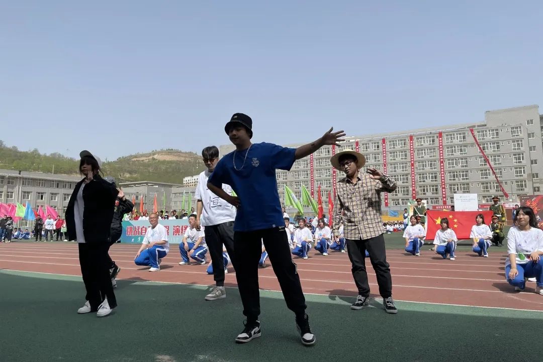 炽烈争锋看我四中宝塔高级中学第三十九届春季田径运动会开幕式