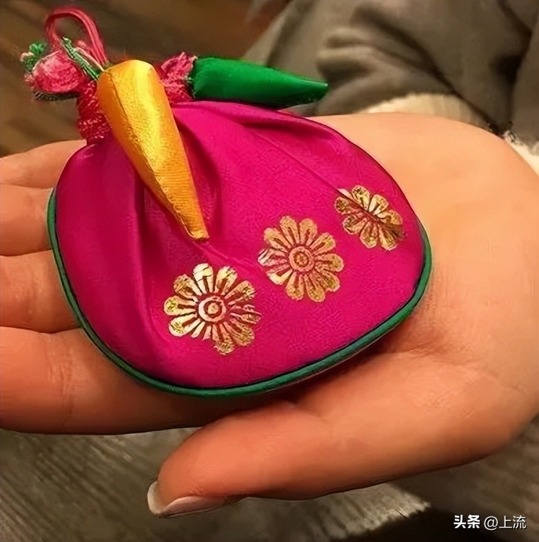 澳洲公袋鼠,袋鼠蛋蛋纪念品