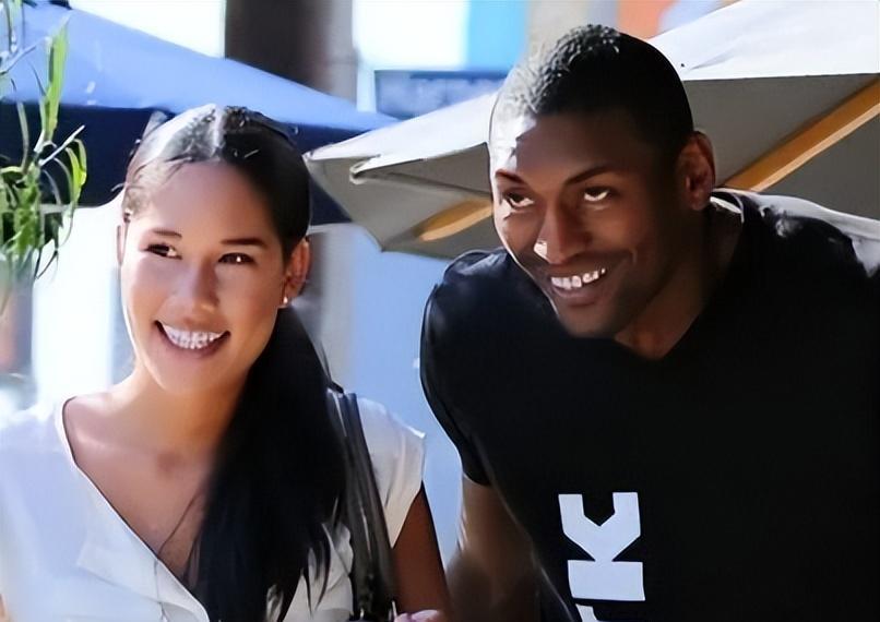 中国女歌手爱上外籍黑人,同居后被家暴至肛裂,如今40岁无人敢娶