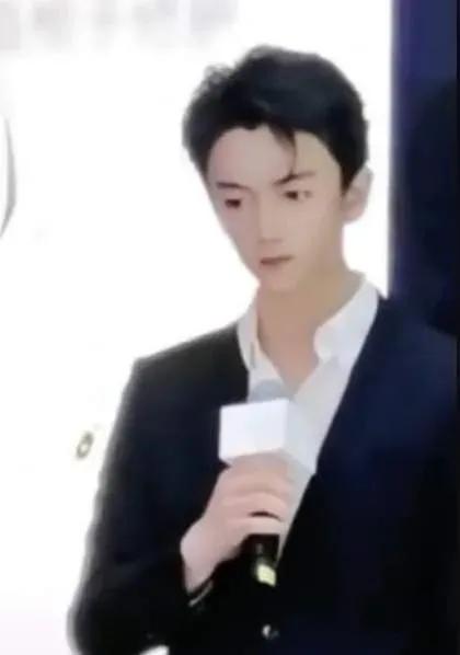 又土又浮夸，当男明星用上美颜滤镜，一个比一个怪异，太好笑了