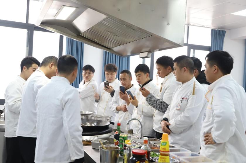 年轻人学什么技术好就业创业呢,学什么技术好就业或创业