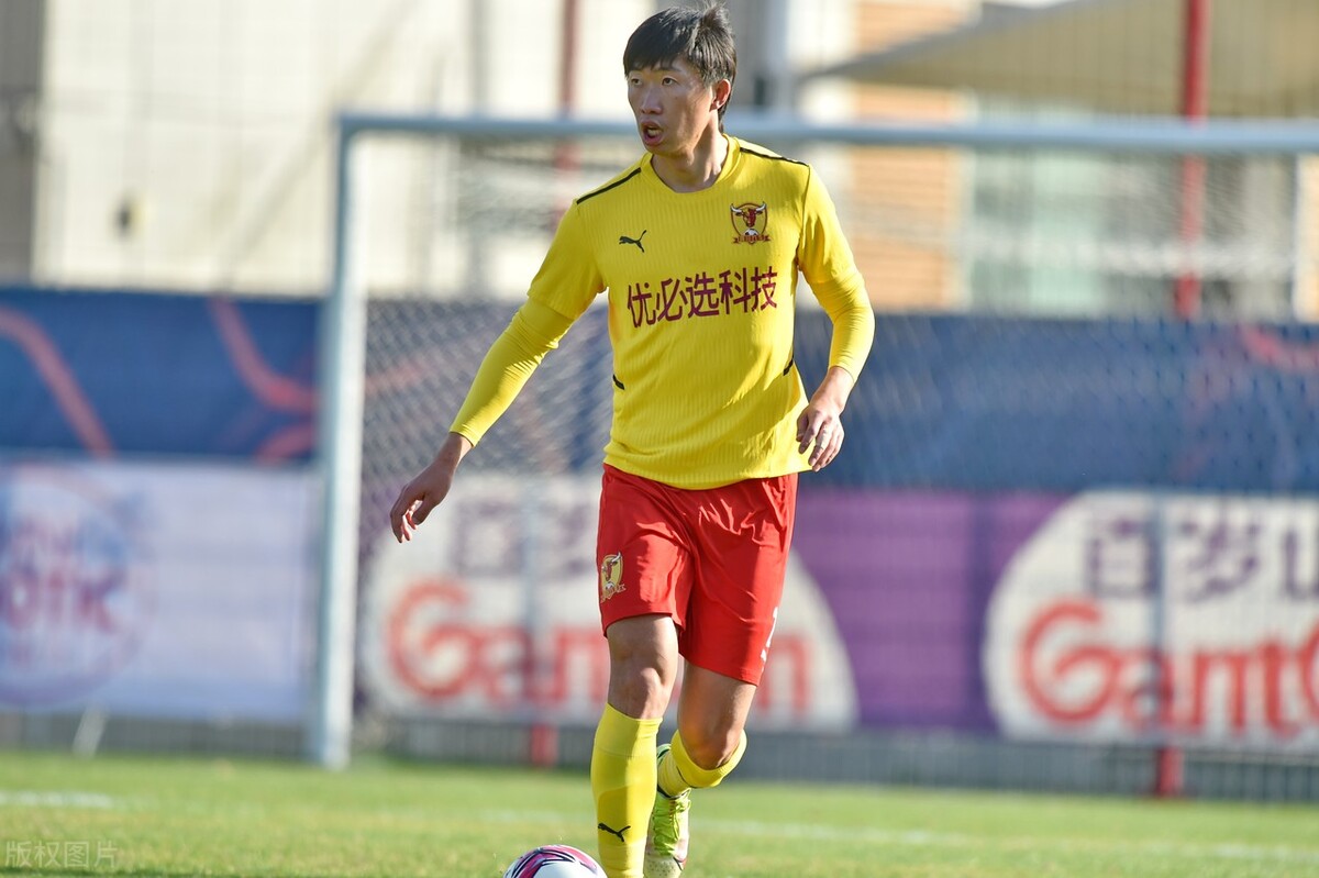 外教洋枪俱全却靠全华班大杀四方这支“三无”球队成为一股清流