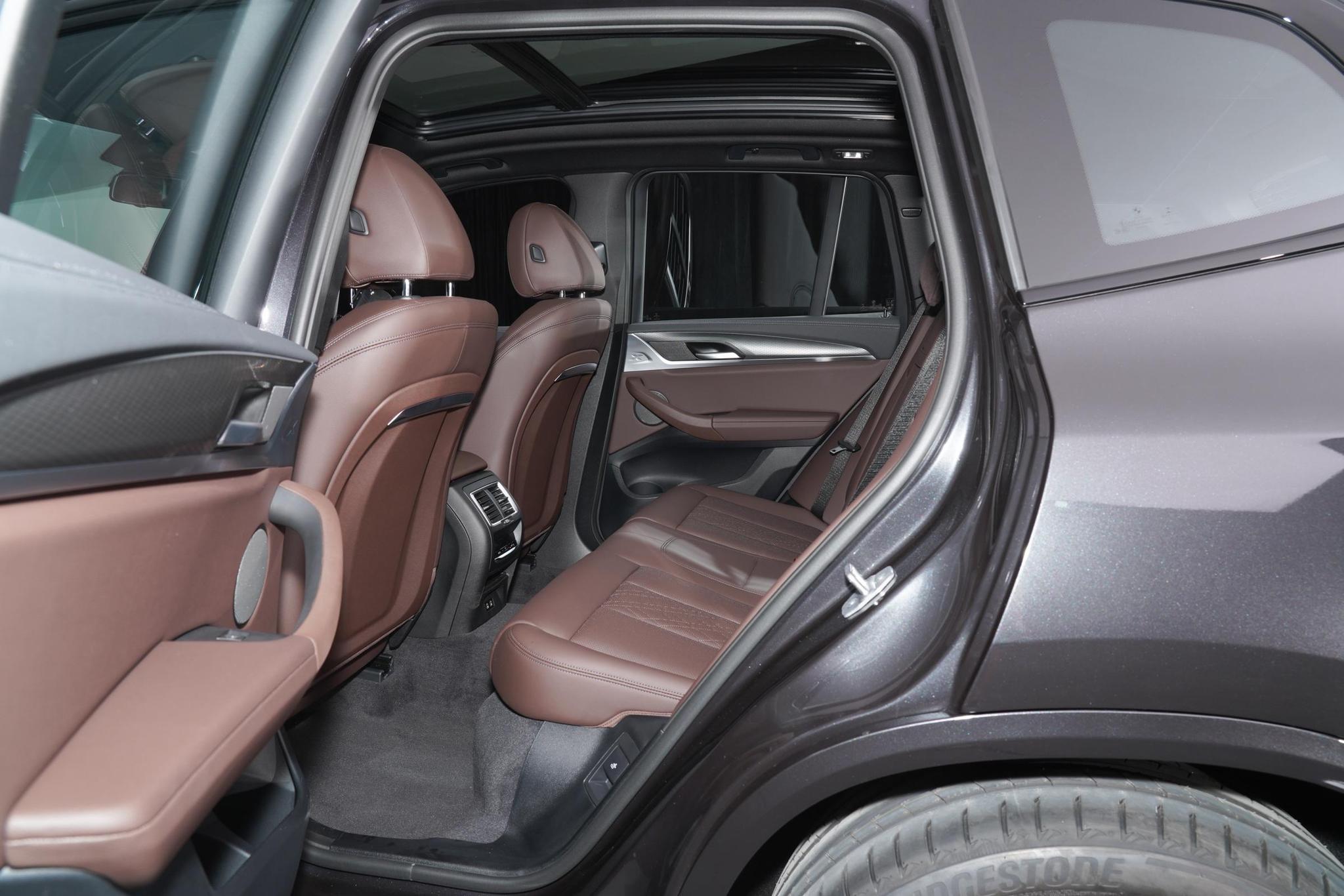 宝马x3新款2022款和奔驰glc300l,2022款宝马x330i领先试驾视频