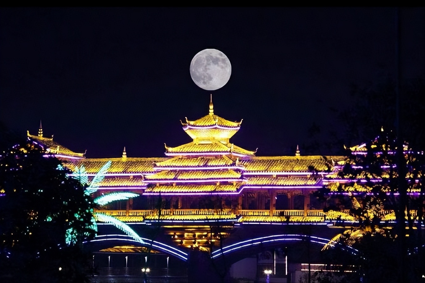 中秋共赏圆月的诗句,古今中外中秋咏月的古诗词有哪些