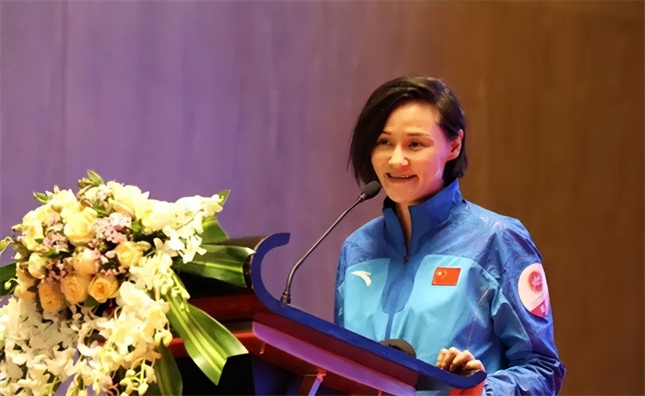 24岁跳水皇后为什么嫁50岁老公,三代跳水皇后齐聚