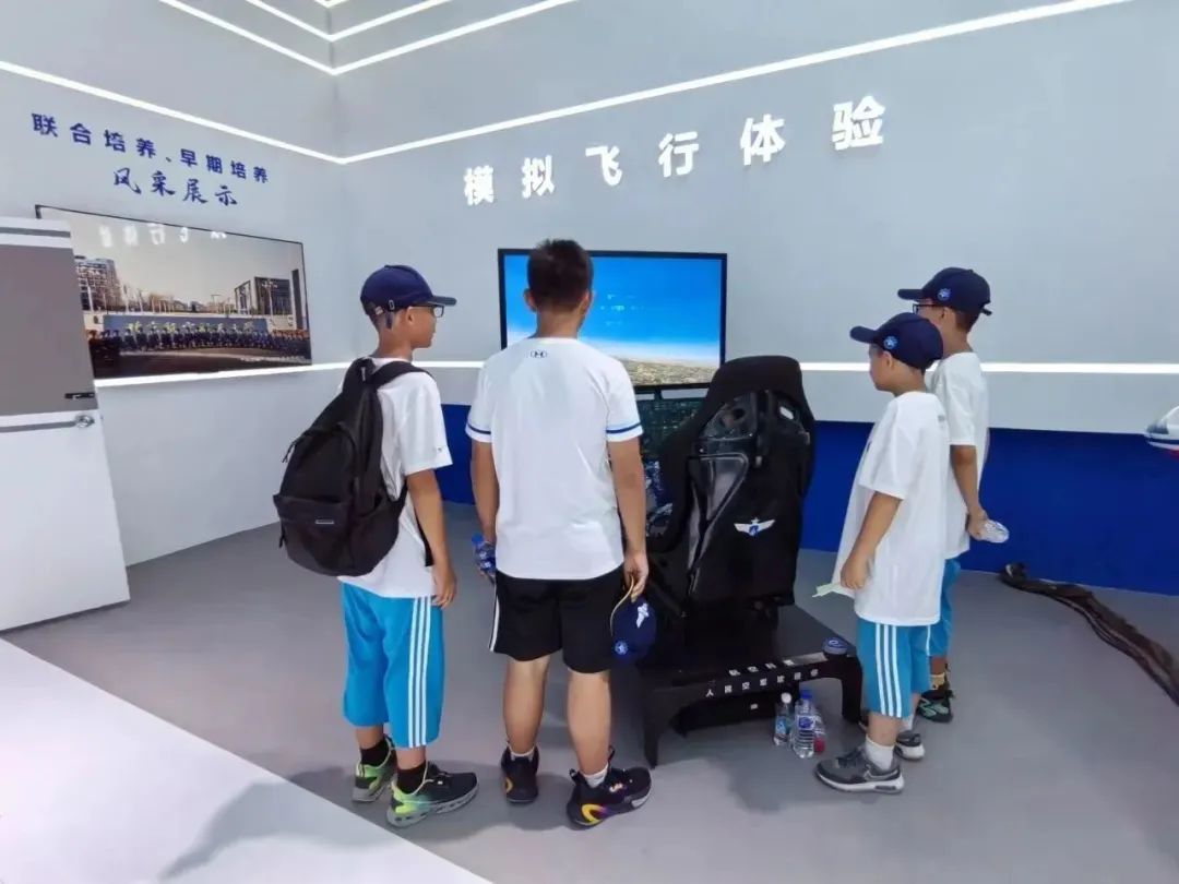 追梦空天凌云志振翅鸿雁赋能时——首都师范大学附属中学育鸿学校