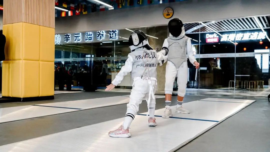 儿童击剑运动员下肢力量训练,少儿运动击剑