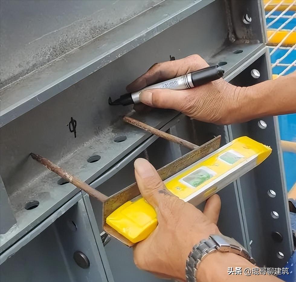 新型悬挑架全套图纸大全集,新型悬挑架半预埋和穿墙哪个安全