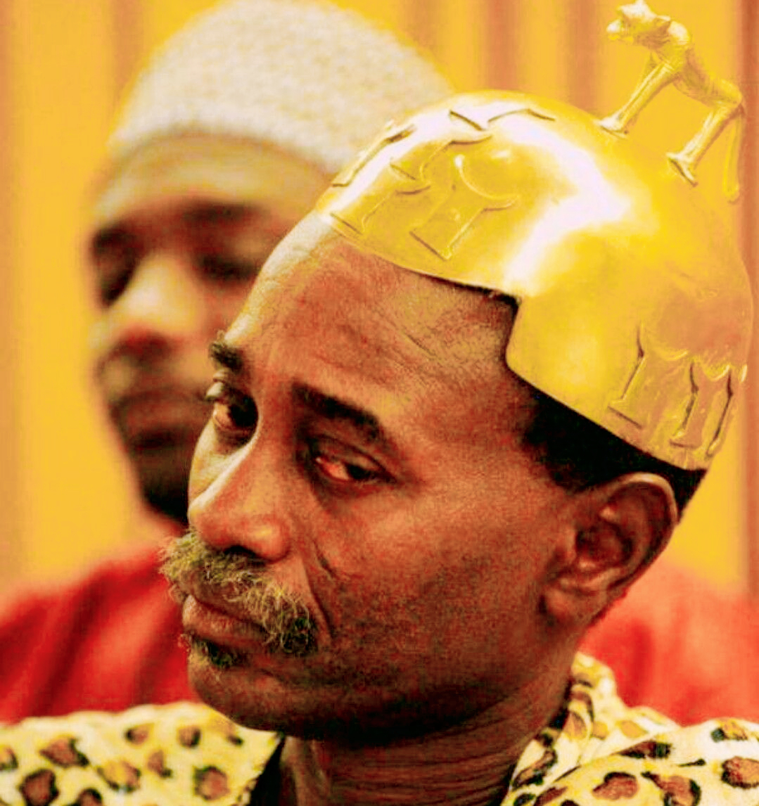 非洲“黄金部落”,酋长有80个妻子,女人连内衣都是镶金的