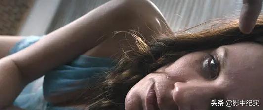 她被下药囚禁到地下室，当众多人*奴性**，报警后英国警方：你穿多少