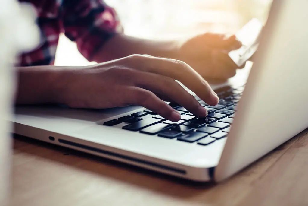 工资不够用下班后可以做哪些副业,工作工资比较低有什么副业吗