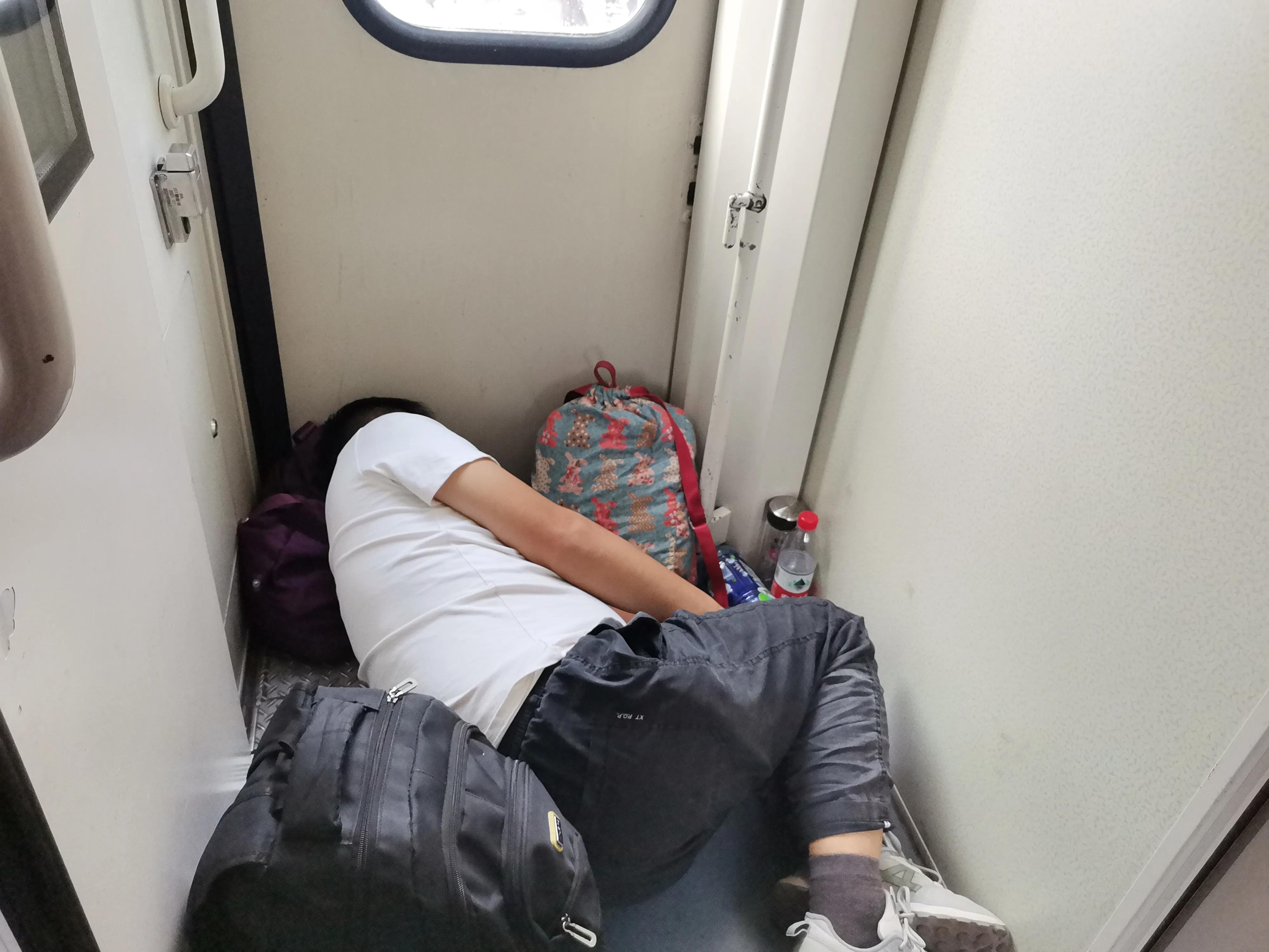 带孩子坐硬座会不会太累,带孩子硬座坐20多个小时什么感受