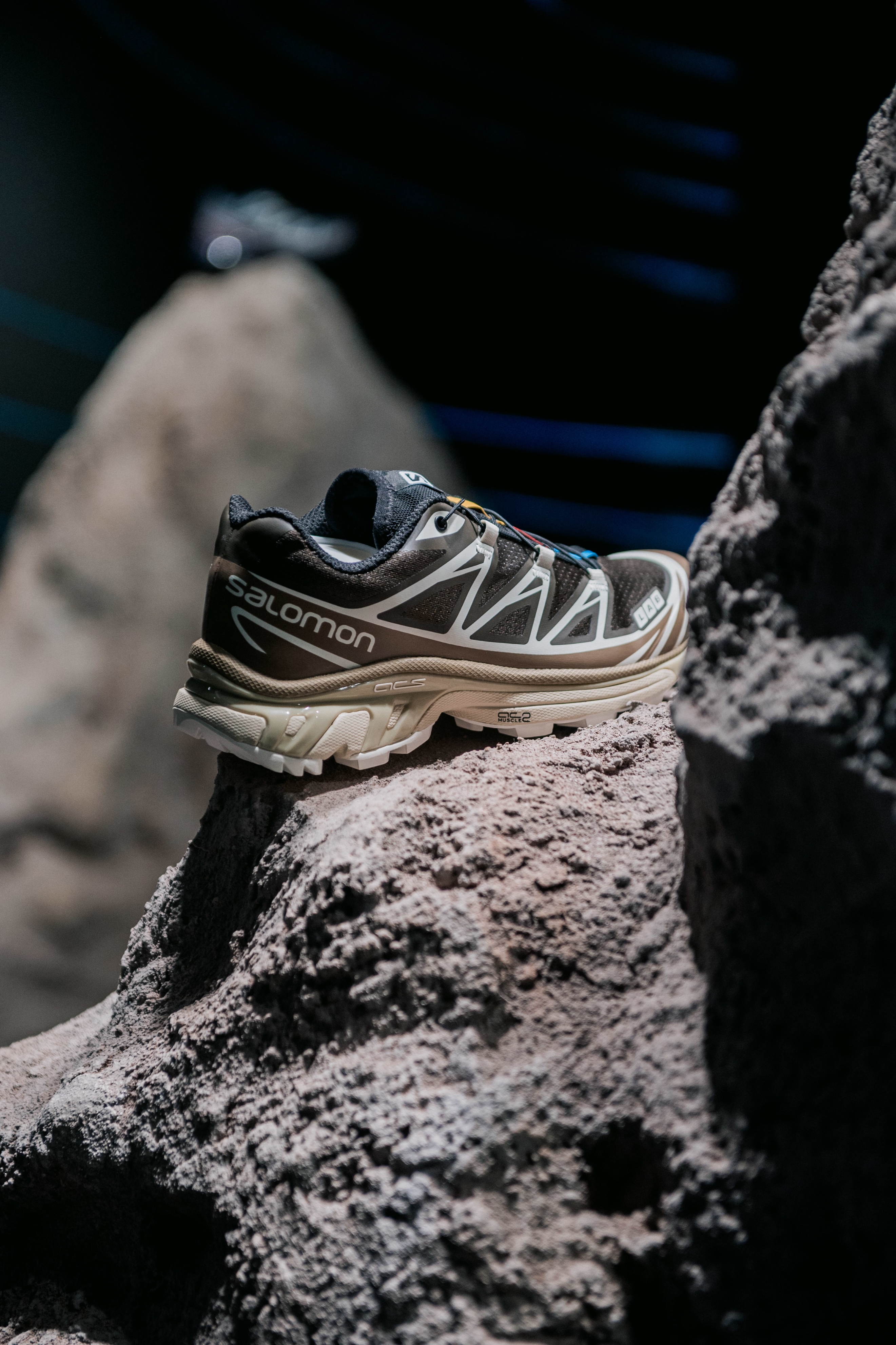 SalomonXT-6十周年限定店「风尚千蓝」登陆杭州湖滨银泰in77