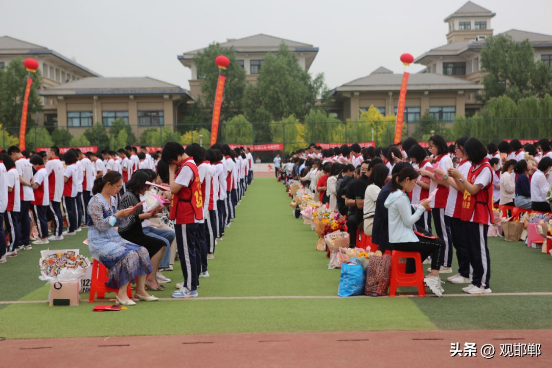 以爱之名育心成长主题活动,成人礼仪式学校举办