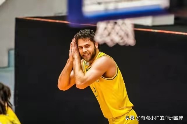 库里巨星影响力有多广？亚洲杯澳大利亚锁定胜局做出“晚安”手势