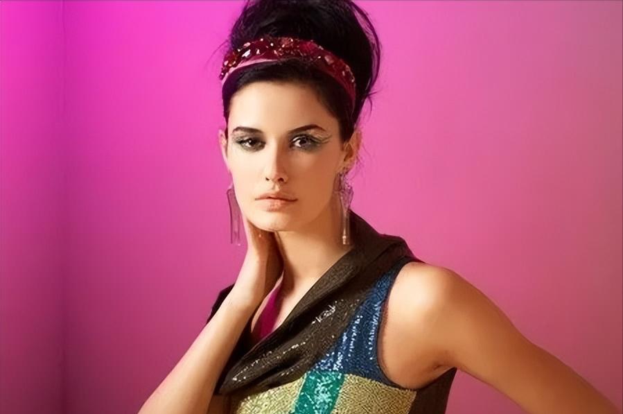 鐩樼偣淇勭綏鏂殑缇庡コ,甯︿綘浜嗚В鐪熷疄鐨勪縿缃楁柉缇庡コ