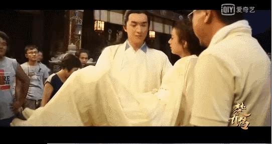 空气骑马、劈叉抱、鸟替，电视剧不敢拍的全景，真的不会笑场吗？