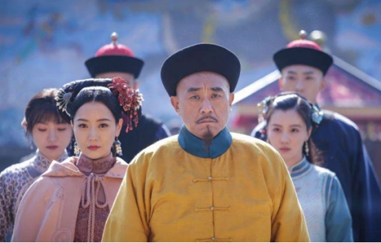 和珅与刘墉谁的年龄大,和珅阿桂同时期官位