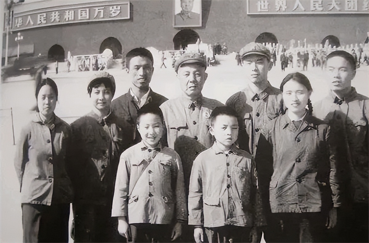 结婚10日萧军就变心，此后50年视妻如空气，妻子晚年竟说：不后悔