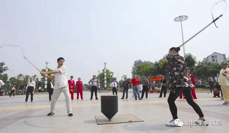 要让陀螺转起来,让陀螺转起来的方法