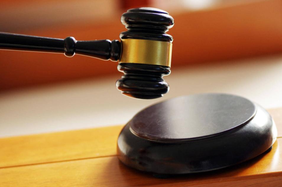 女子摔碎玻璃杯被丈夫打后续,女子打碎东西被丈夫打原视频