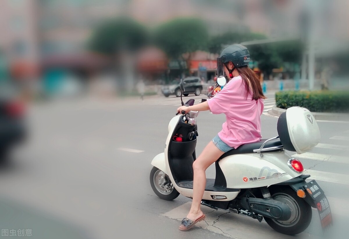 电摩托和油摩托哪个好,电摩托和油摩托的区别