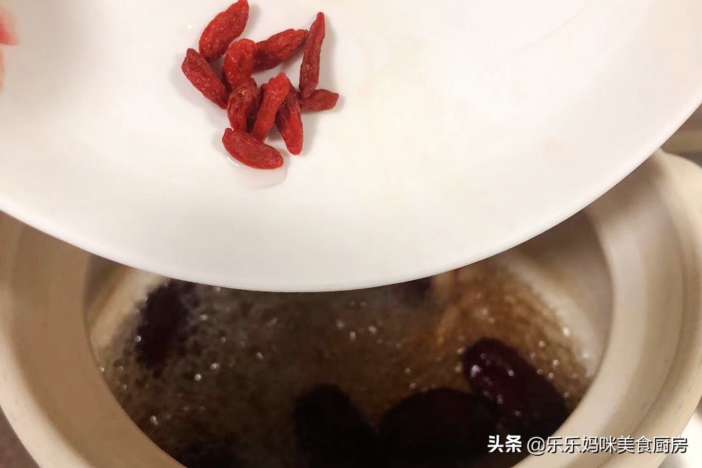 婴儿坐月子汤有哪些做法,教你在月子期间做几种简单的汤