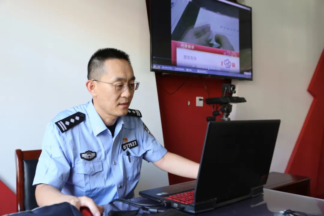 孩子对警察爸爸的留言,警察爸爸的留言父亲节