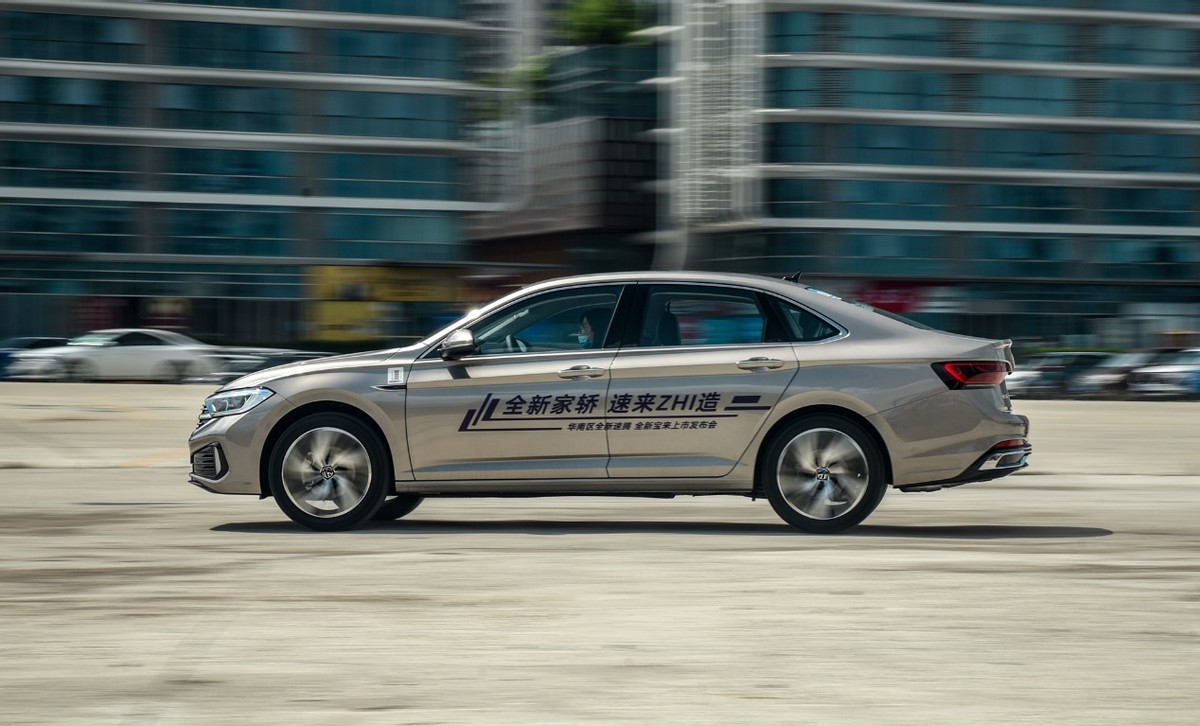 大众速腾2022款1.5t价格及油耗表,推1.5t车型静态体验新款大众速腾