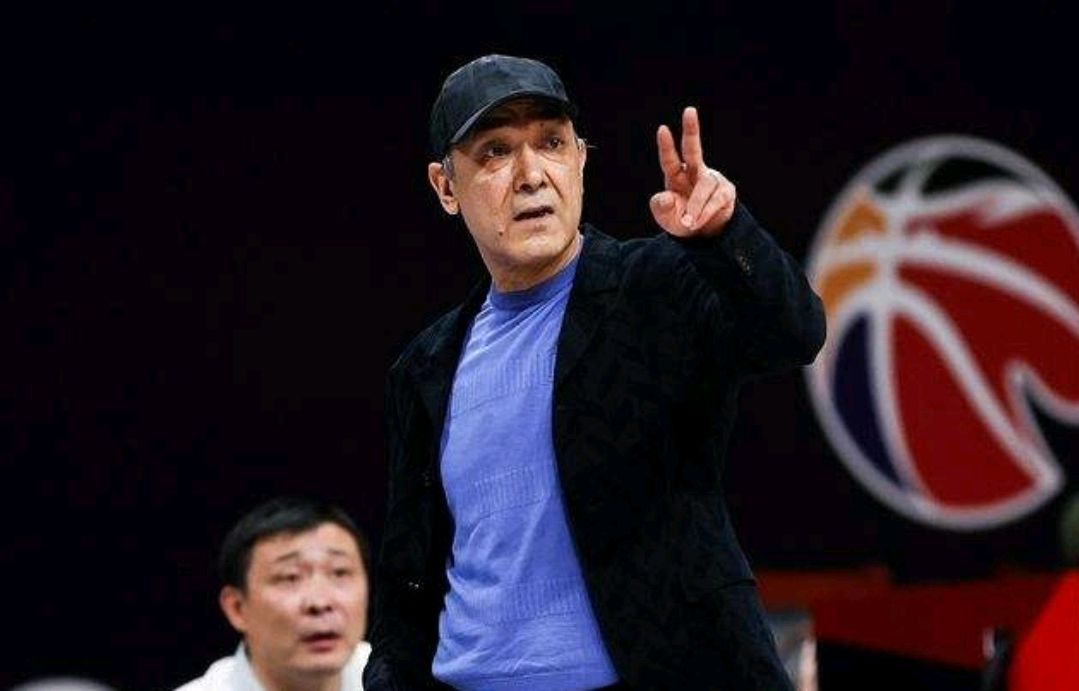 CBA快讯：女网红羞辱辽宁中锋，*疆新**正式换帅，睢冉签下海归新星