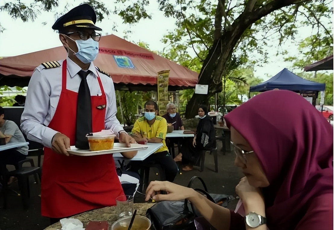 开直播，卖汽车，航空业巨亏空姐转行能否自救？