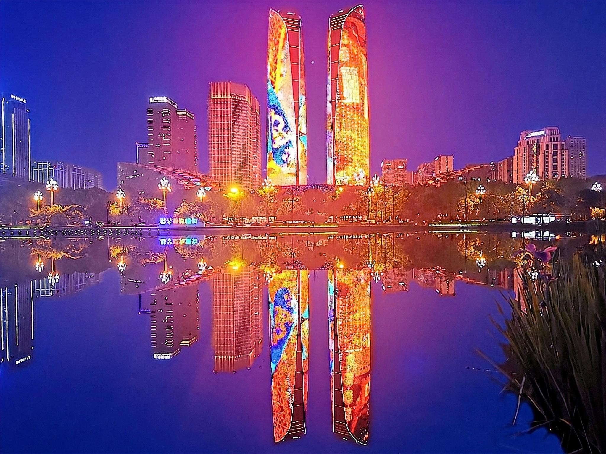 成都与重庆哪个更值得去游玩,成都和重庆哪个更值得旅游