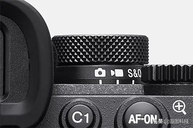 索尼a7m4fe24-105f4镜头价格,索尼a7m4和a7r4a哪个更适合拍照