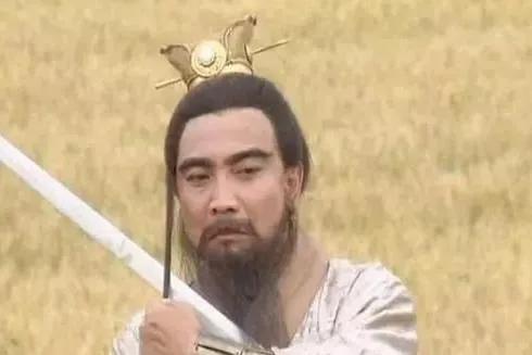 为什么清朝人留辫子前面还剃光头,清朝时候为什么要剃光头留辫子呢