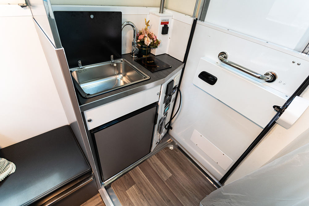 五十铃四驱轻卡房车最新,五十铃四驱柴油版单排硬顶房车