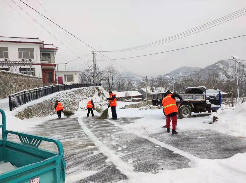 铲冰除雪青年文明号在行动,铲冰除雪鏖战特大桥