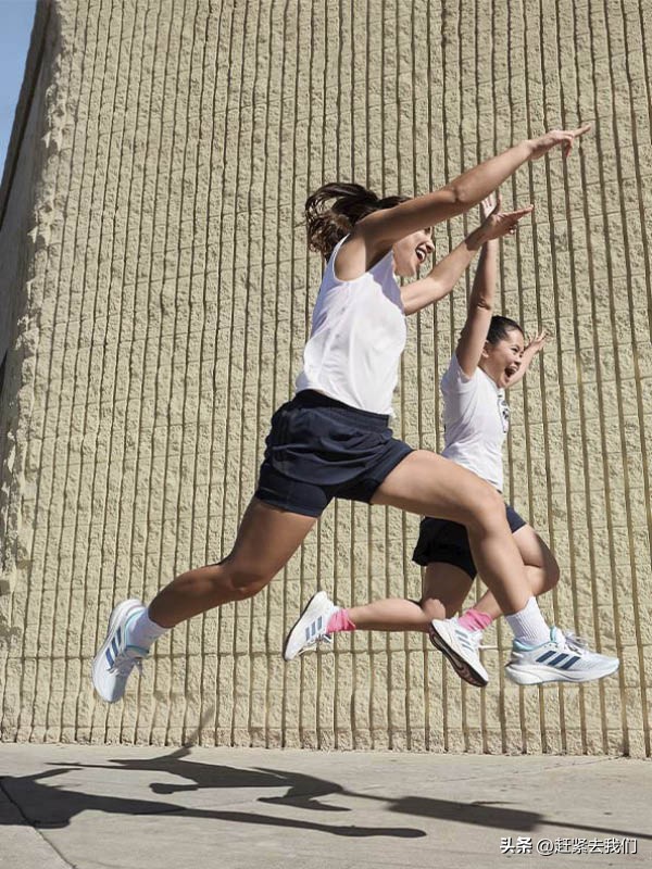 踩在云朵上的跑鞋,踩在云朵上的鞋子视频