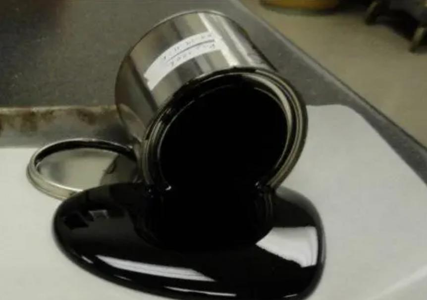 进行了100多年的沥青滴漏实验,沥青滴漏实验滴落瞬间